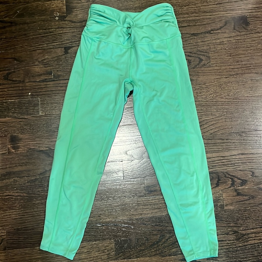 Free People movement cropped leggings size Small